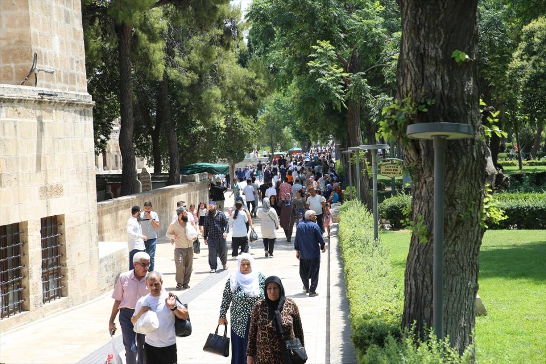 52 derece görülen şehirde vatandaş serinlemek için ne yapacağını şaşırdı 11